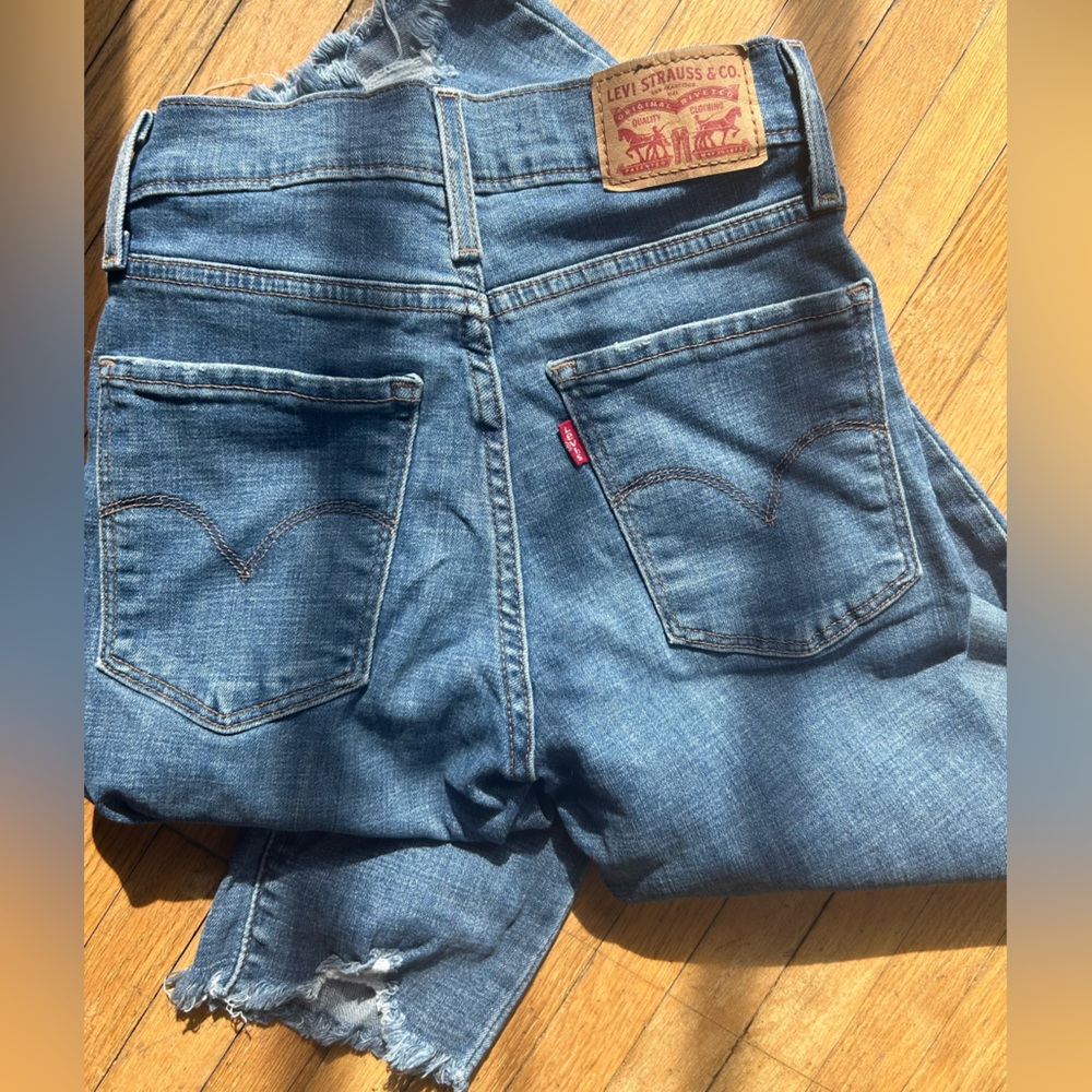 Levi’s High Rise Crop Jeans